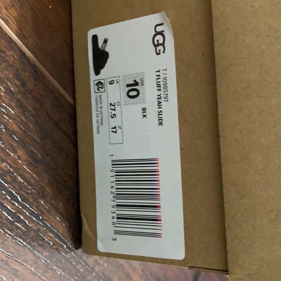 COPY - BRAND NEW !!!! Ugg fluffy slides - Picture 2 of 3